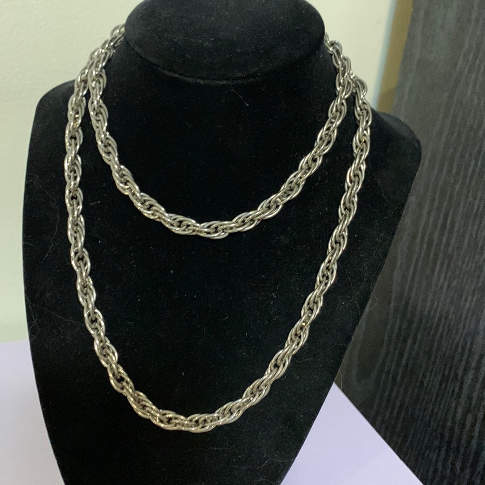 Beautiful chain necklace 30”